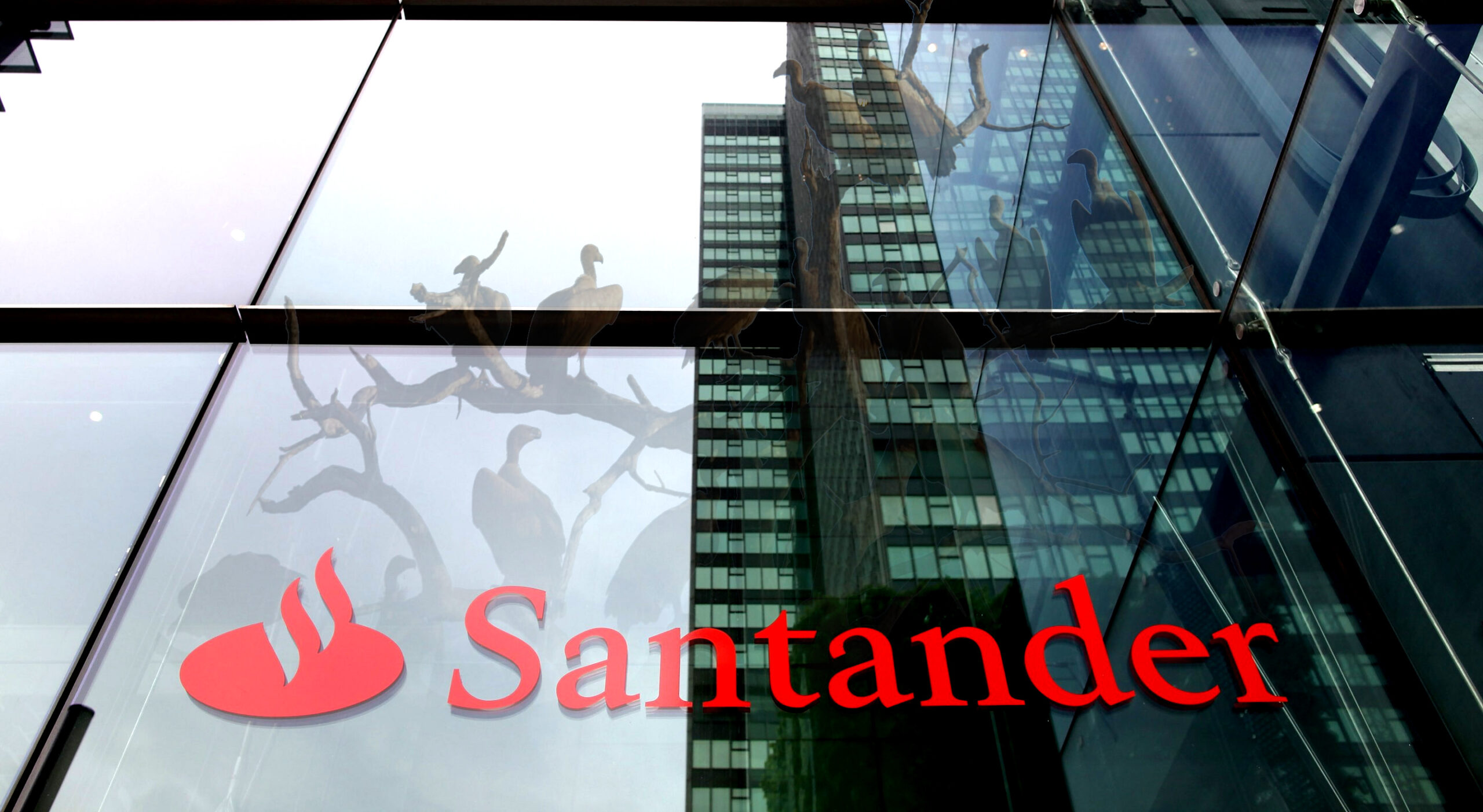 Por primera vez el Banco SANTANDER en el banquillo o #MarcaEspaña: Qué carajo estamos exportando Convocatoria internacional de acción